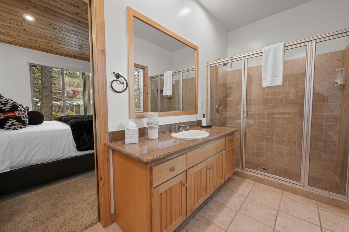 New Serenity Lodge Base Of Snow Summit Hot Tub Биг Бэар Лейк Экстерьер фото